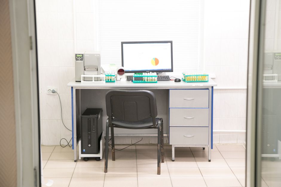 laboratory data analysis screens