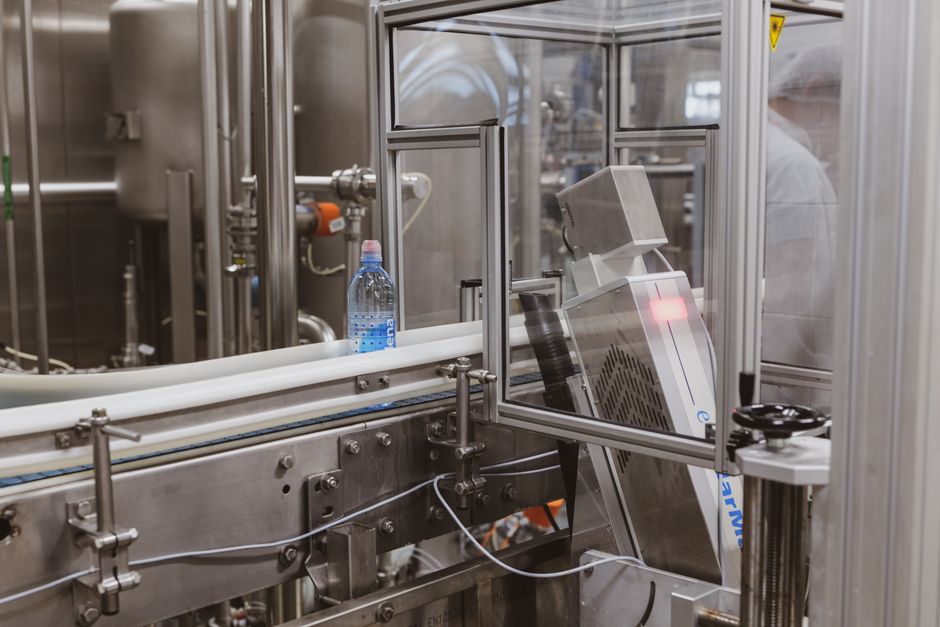 factory conveyor belt bottle inspection camera
