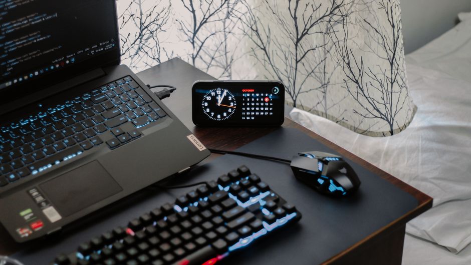 clock and calendar desk