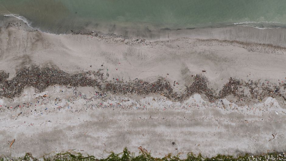 aerial view beach litter